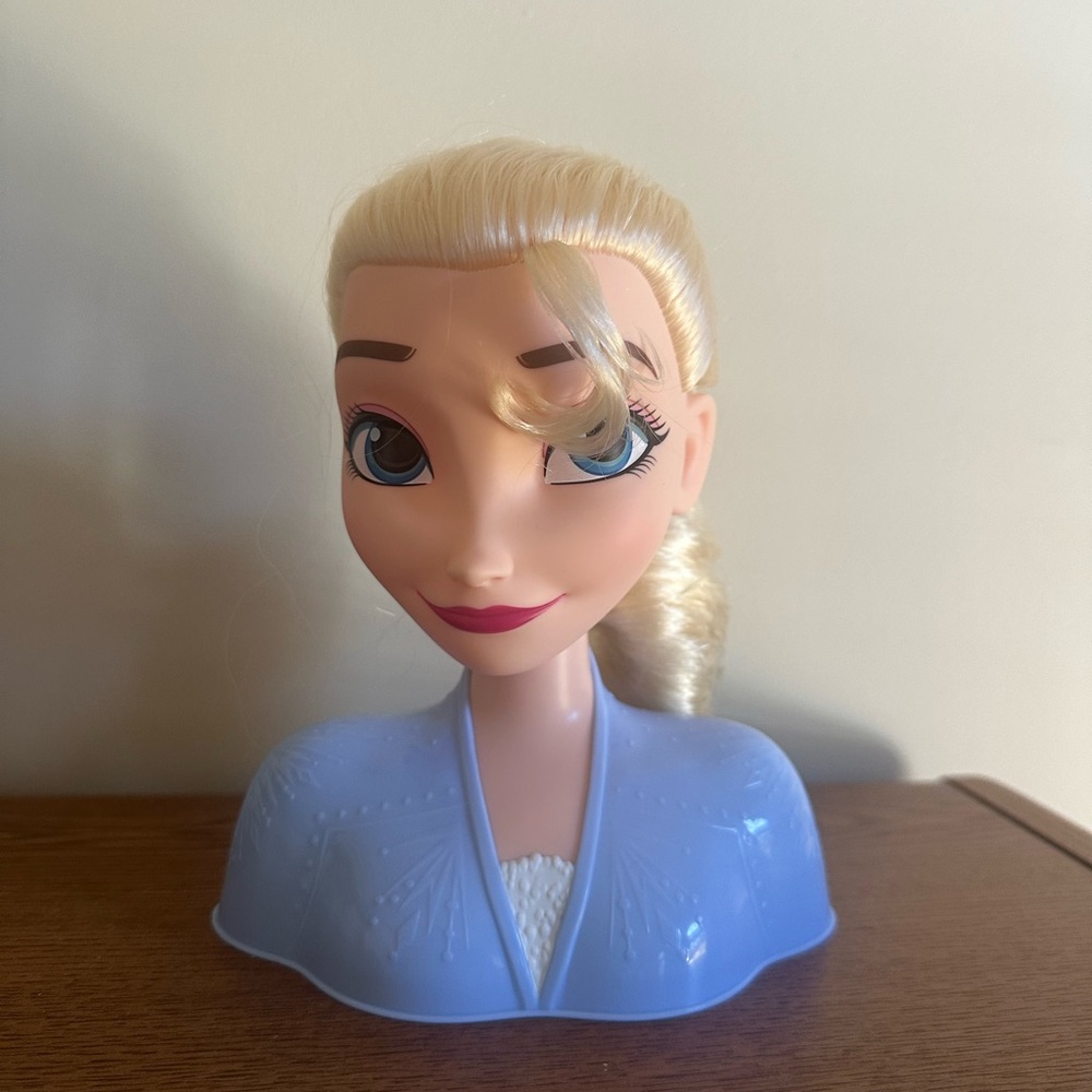 Disney Princess Elsa styling head